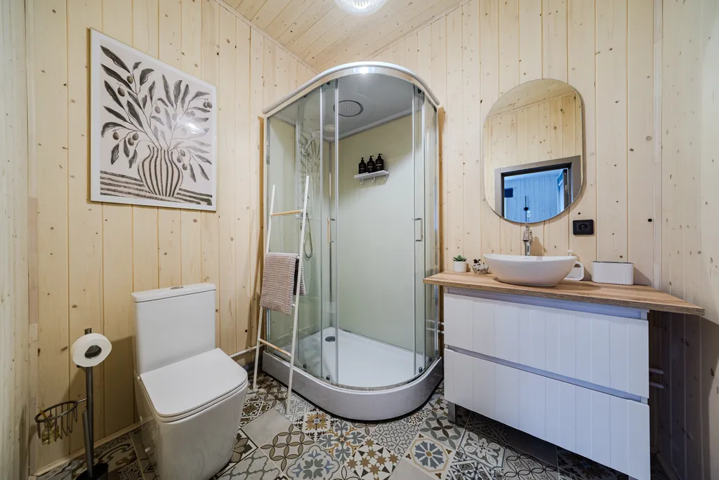 Новый дом с большим столом, кинотеатром, баней