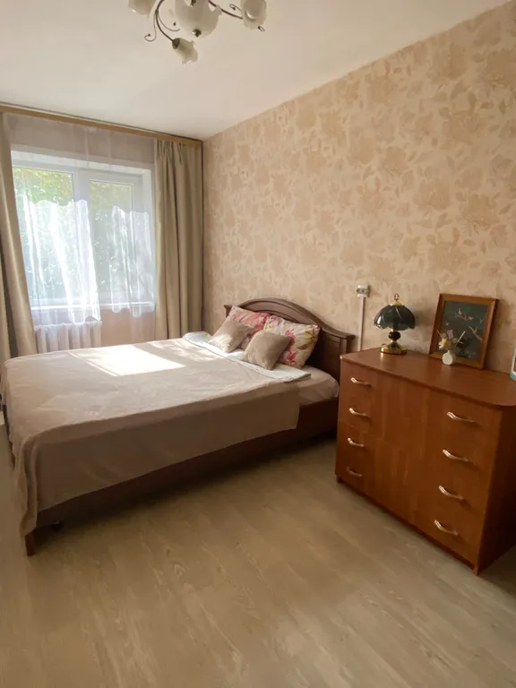 Квартира Уютная светлая двухкомнатная квартира — Омск