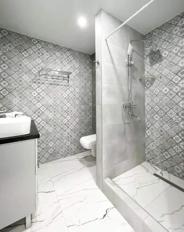 Квартира Квартира Жк альпийский квартал, рядом жд, 3 этаж диван с балконом, вид во двор — Сочи