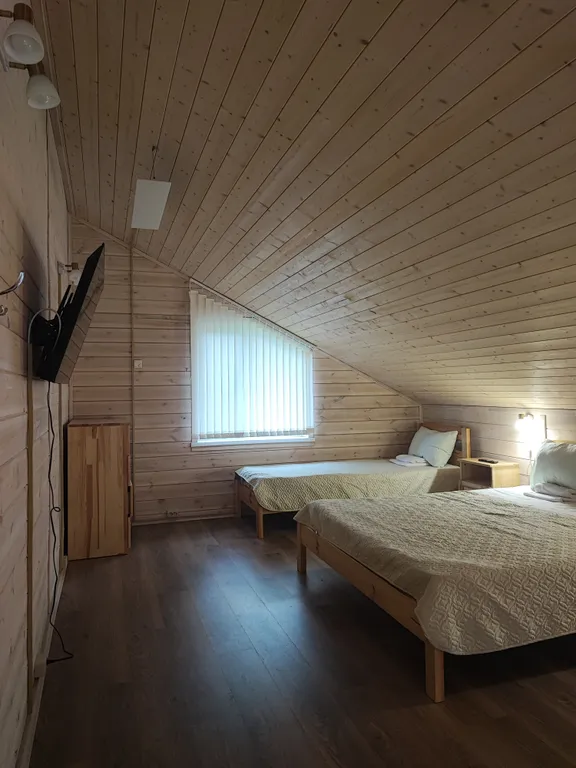 Коттедж Просторный деревянный коттедж половина дома 2 этажа 3Л — Осташёво