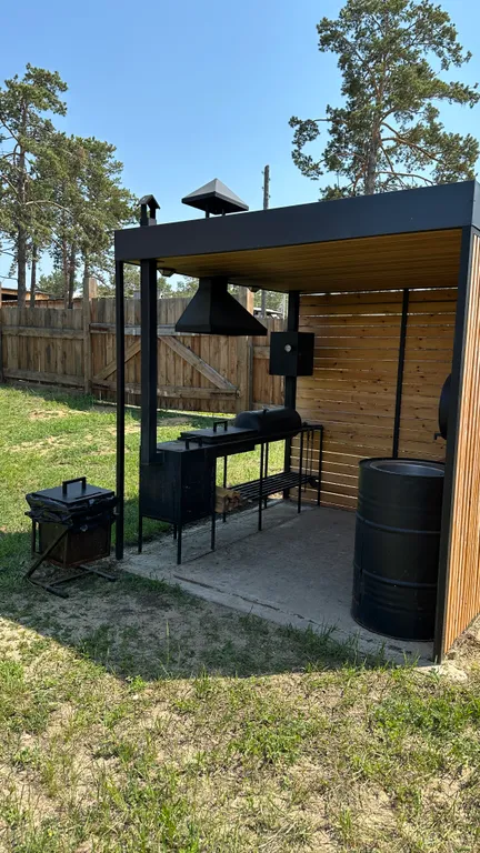 Благоустроенный дом на индивидуальной территории с видом на Байкал