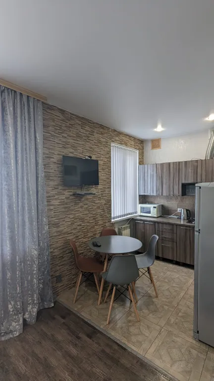 Уютная евродвушка с видом на горы у центра города