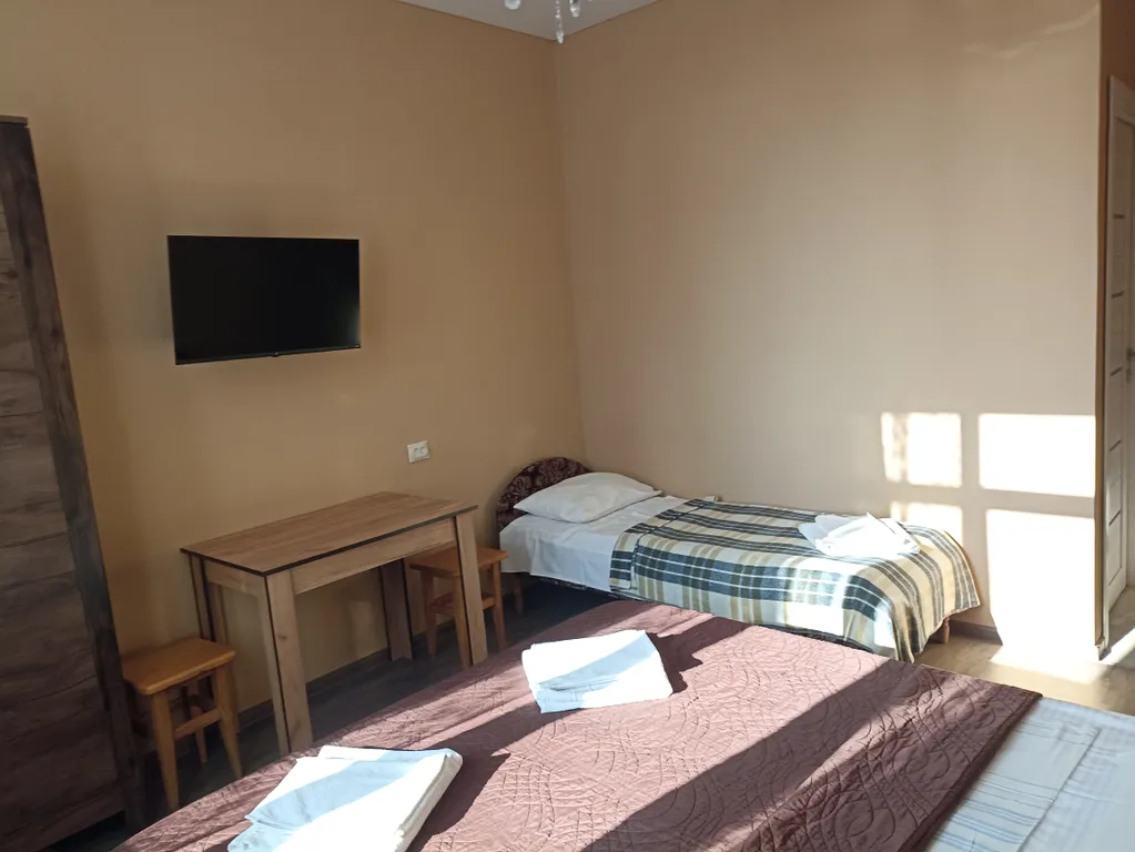 Квартира Квартира Гостевой дом у Марго, между старой и Новой Гагрой, 200 м от моря. — Гагра