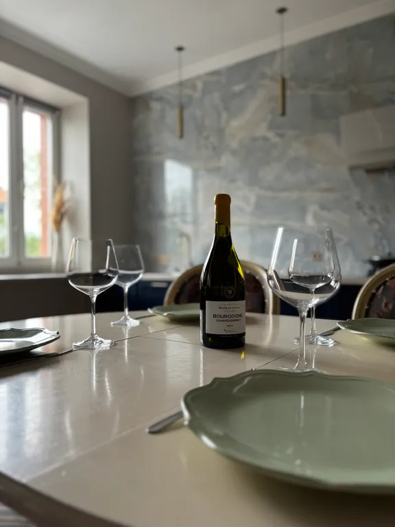 Огромная квартира на набережной