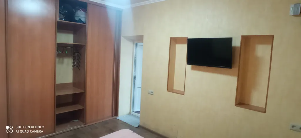 Часть дома с двумя спальнями, кухней и ванной