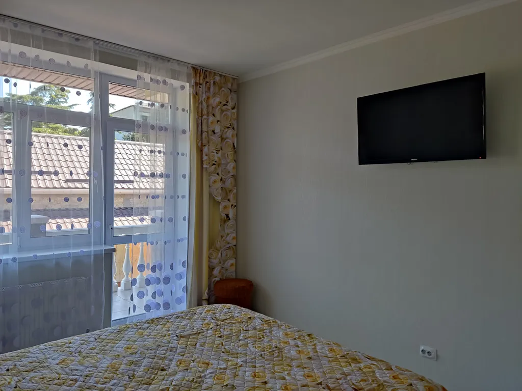 Дом со своим двором и парковкой