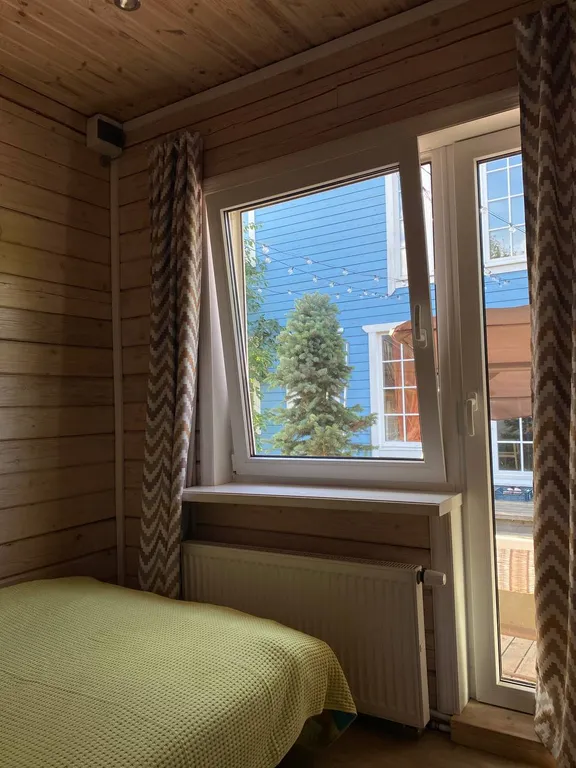 Коттедж Деревянный дом с фонариками вблизи дворцов и парков — Санкт-Петербург