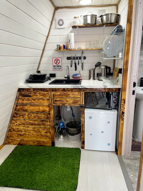 Афрейм на опушке леса с бассейном