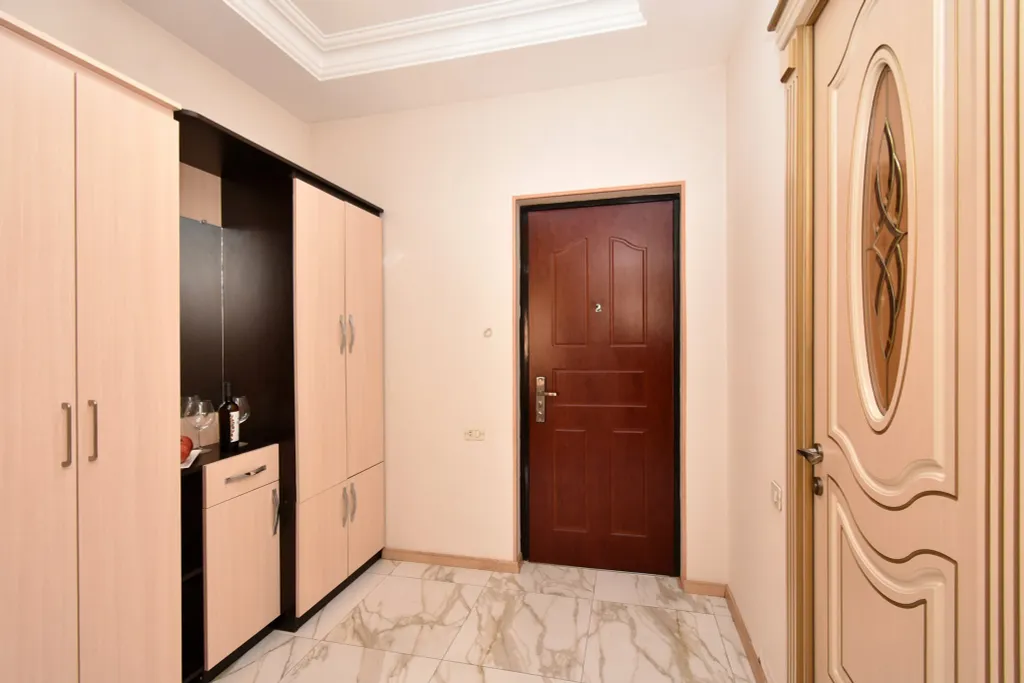 Apartment on Pavstos