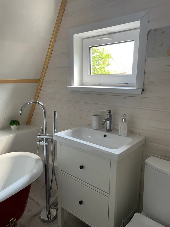 Сказочный А-фрейм с отдельной баней из липы в заповедном лесу