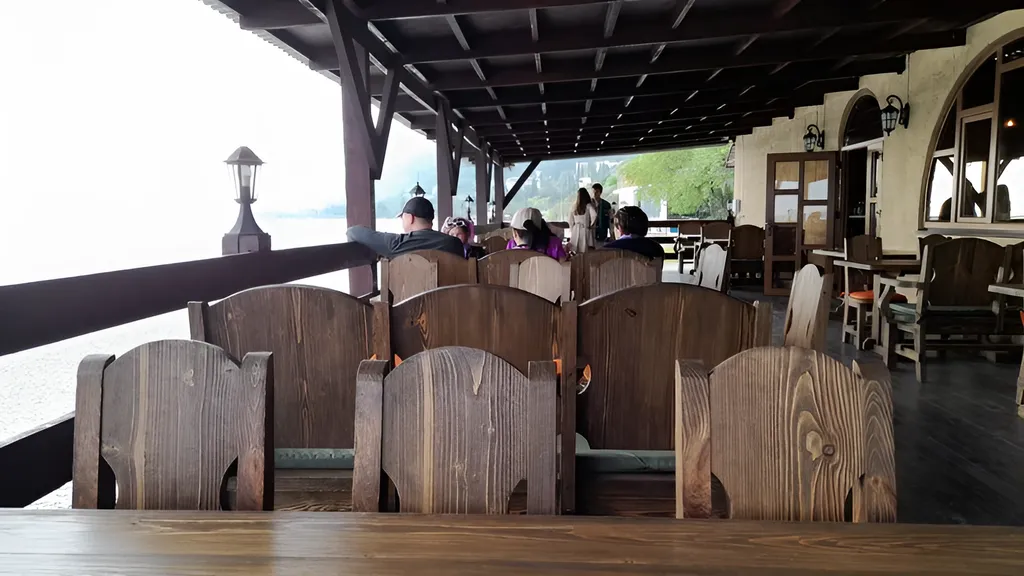 2х местный номер делюкс с кроватью king size, балконом и видом на горы