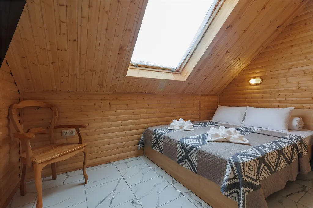 Двухэтажный коттедж, бассейн