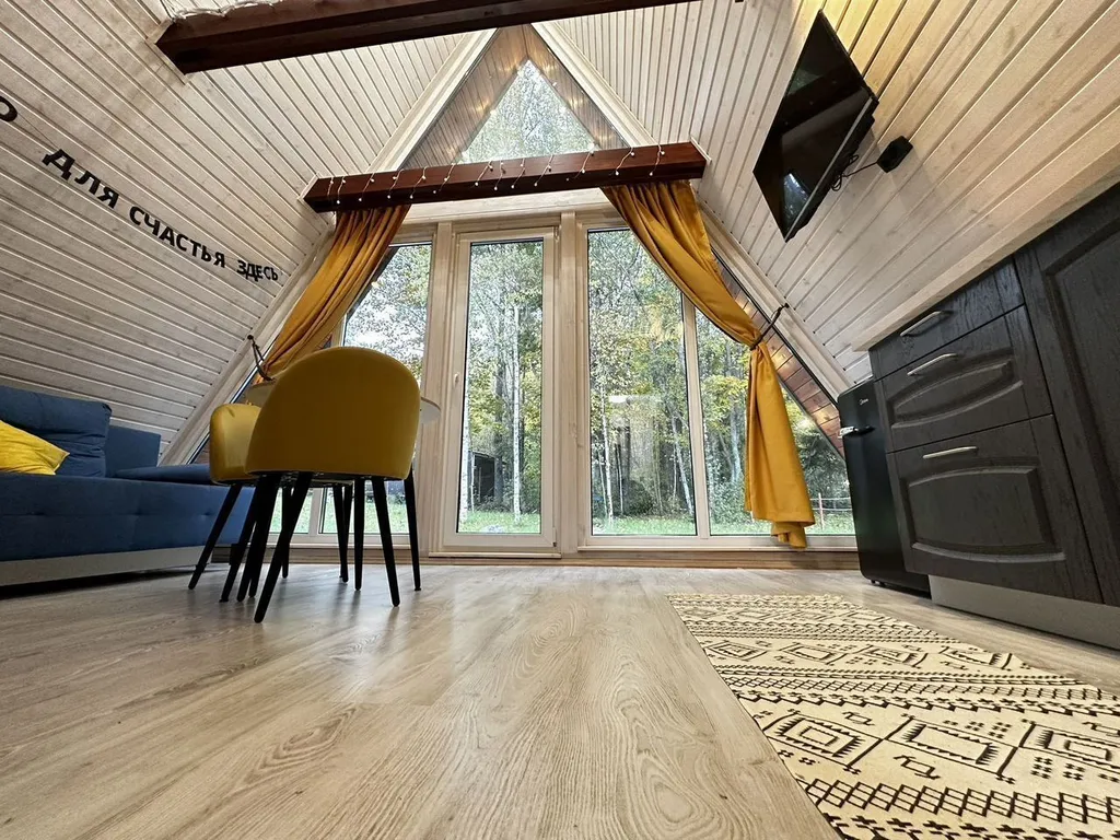 Уютный домик в стиле A-frame рядом с озером