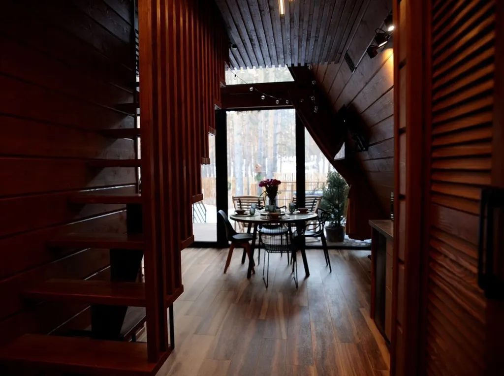 Дом А-фрейм с камином и баней с видом на лес