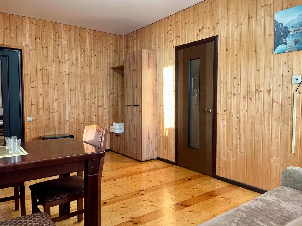 Люкс с балконом с видом на озеро двухкомнатный