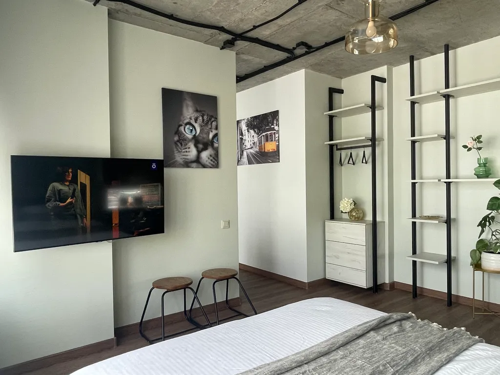 Просторная и светлая квартира с огромными окнами