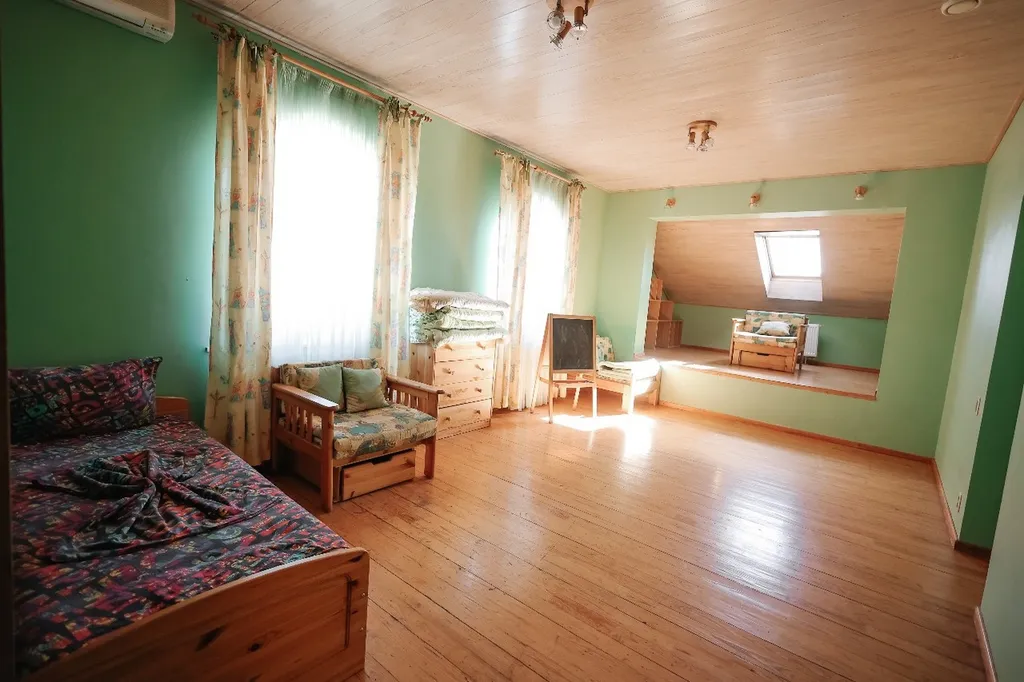 Коттедж возле леса