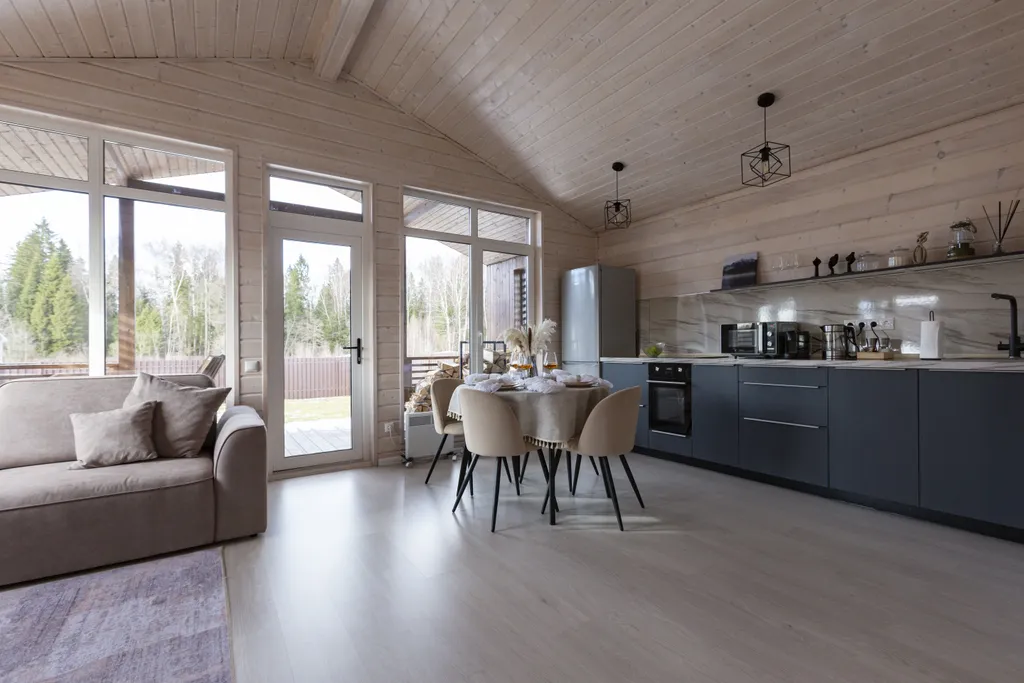 Новый стильный барнхаус с видом на лес