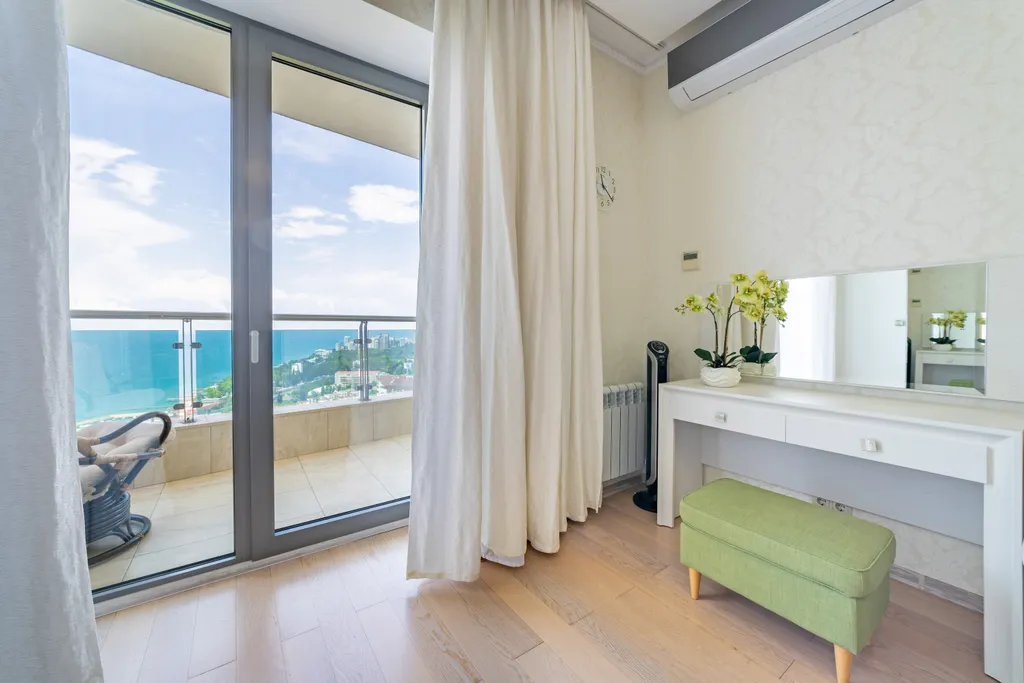 Роскошная идеал квартира с двумя террасами, тремя санузлами и бассейн