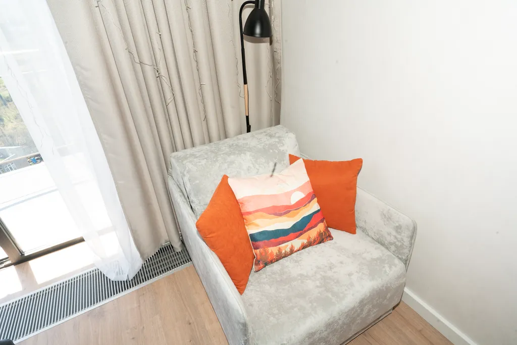 Дизайнерская студия ls-relax time с боковым видом на море с 14 этажа