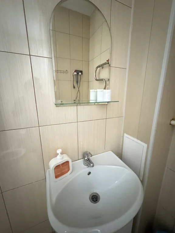 Уютная студия с большой кроватью в спальном районе