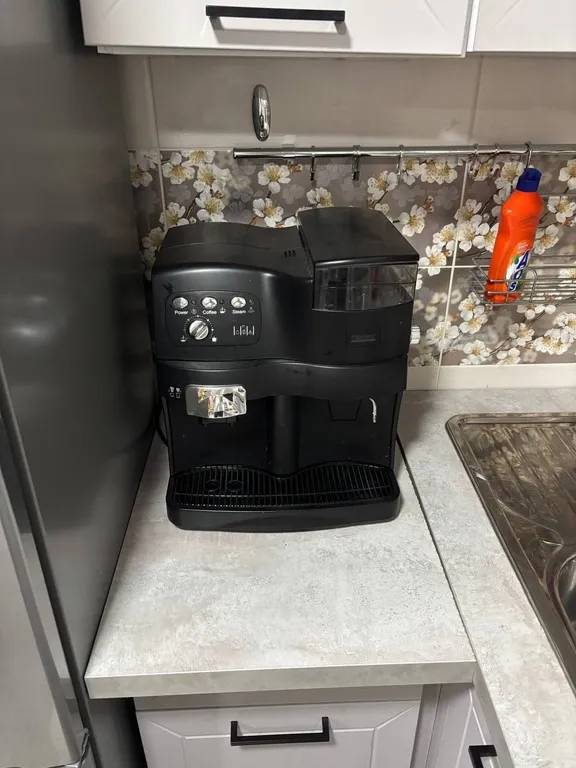 Уютный дом с беседкой на берегу озера