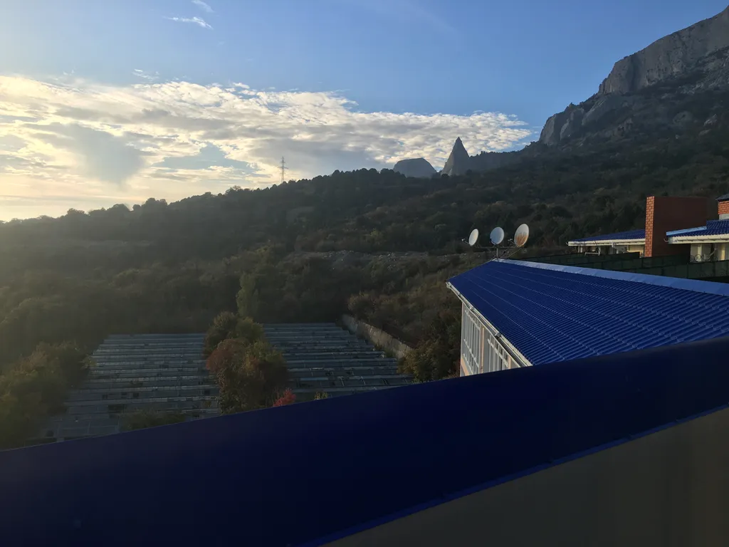 НОВАЯ КВАРТИРА С МАНСАРДОЙ ПАНОРМНЫЕ ВИДЫ НА МОРЕ,ГОРЫ,ФОРОССКИЙ ХРАМ!