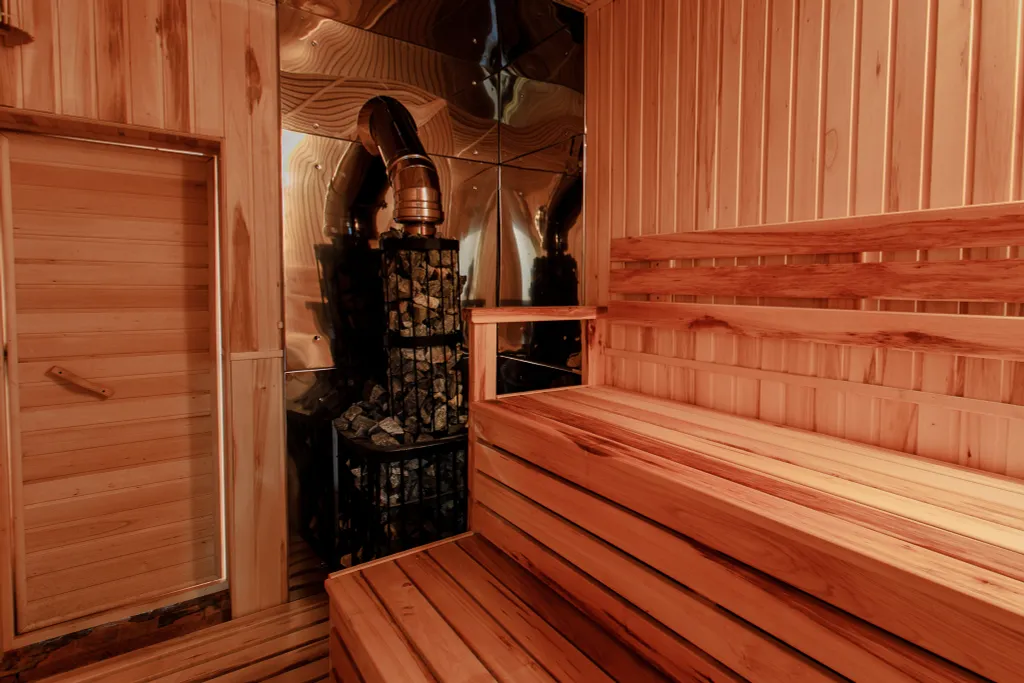 Совершенно новый дом на берегу озера с верандой и русской баней