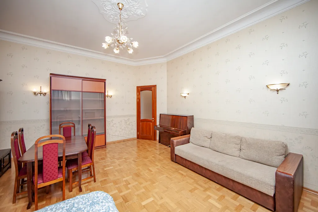 Avrora 3br apartment