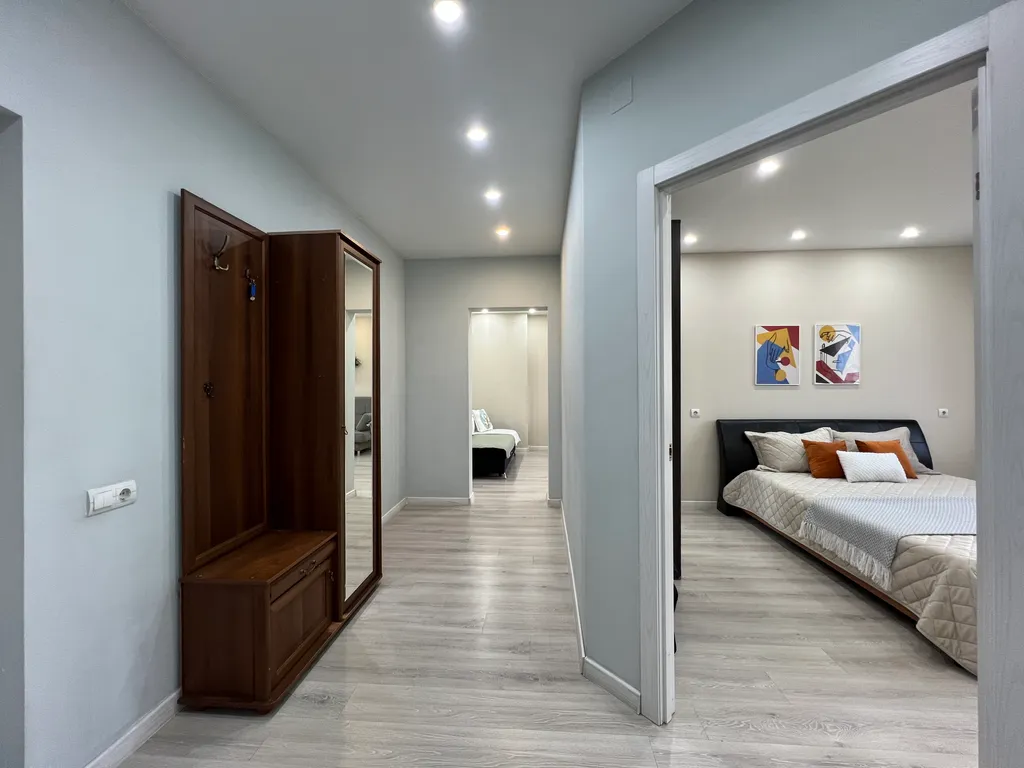 Просторная 2-к квартира в центре. Не берем оплату за финальную уборку