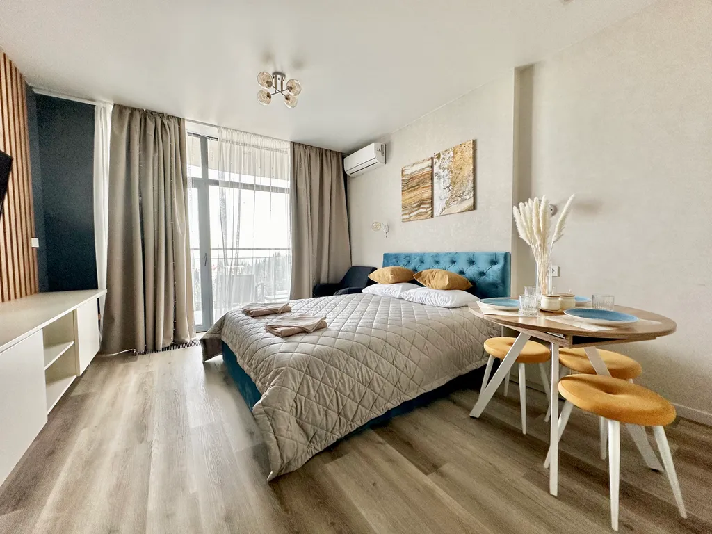 Квартира Дизайнерская студия Ls-blueberry с видом на море с 4 этажа — аренда посуточно в Алушта