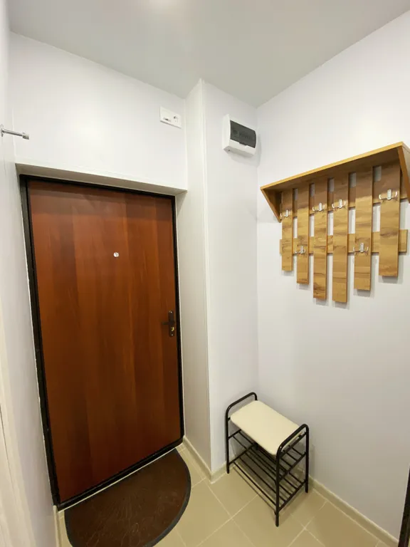 Студия со свежим ремонтом в тихом районе