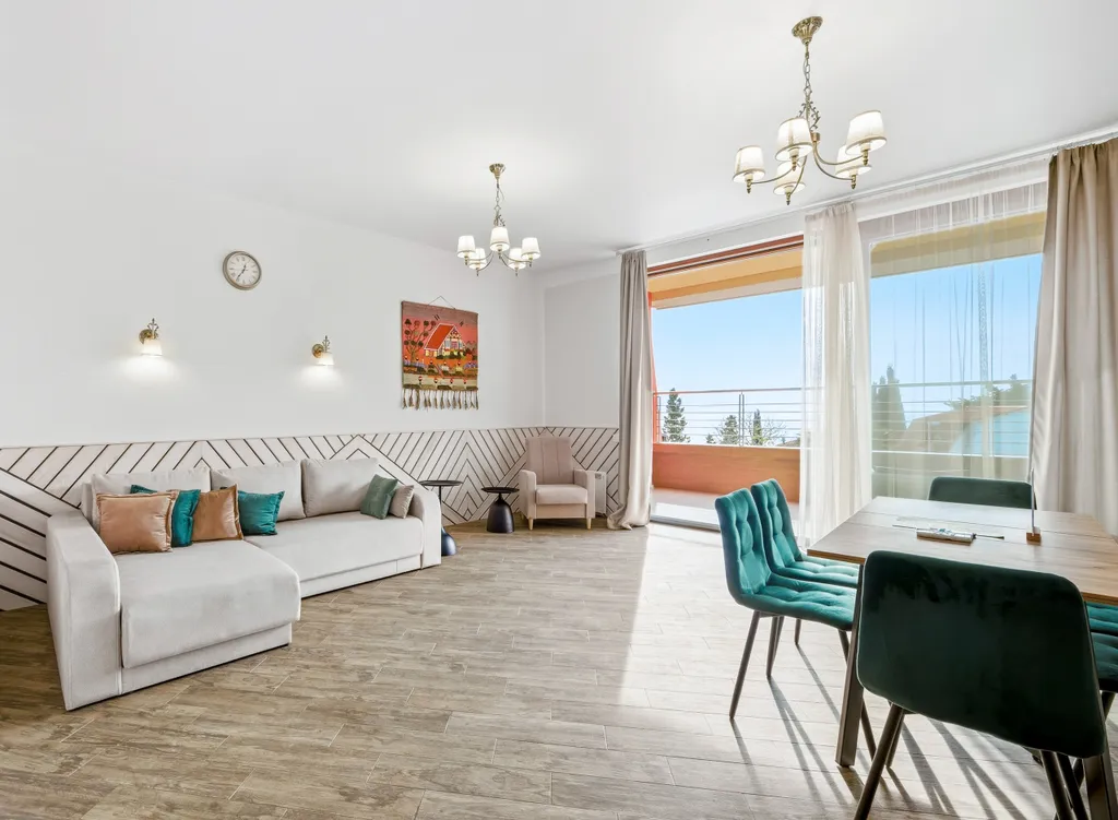 Квартира 3-ех комнатная студия с видом на море с евроремонтом  № 24 — аренда посуточно в Гурзуф