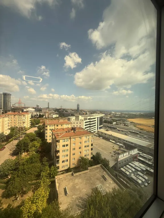 Studio apt with pool and gym near metrobus station