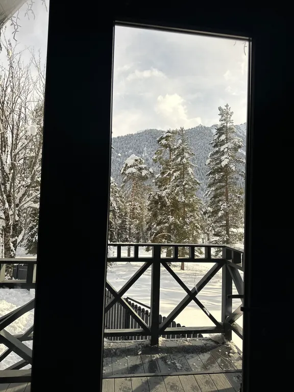 А-фрейм с видом на горы