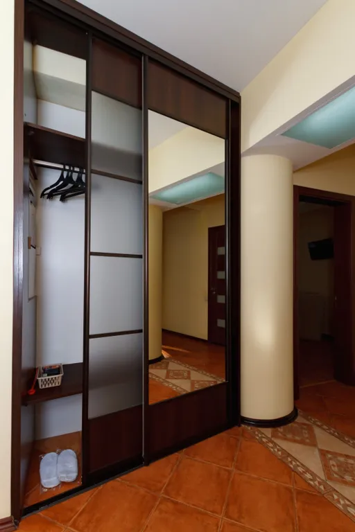 Сталинка в центре, в пешей доступности парк и вокзал