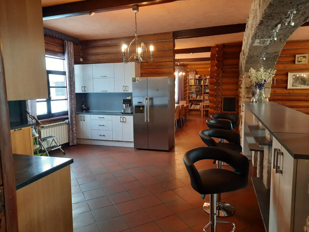 Коттедж с бассейном и сауной