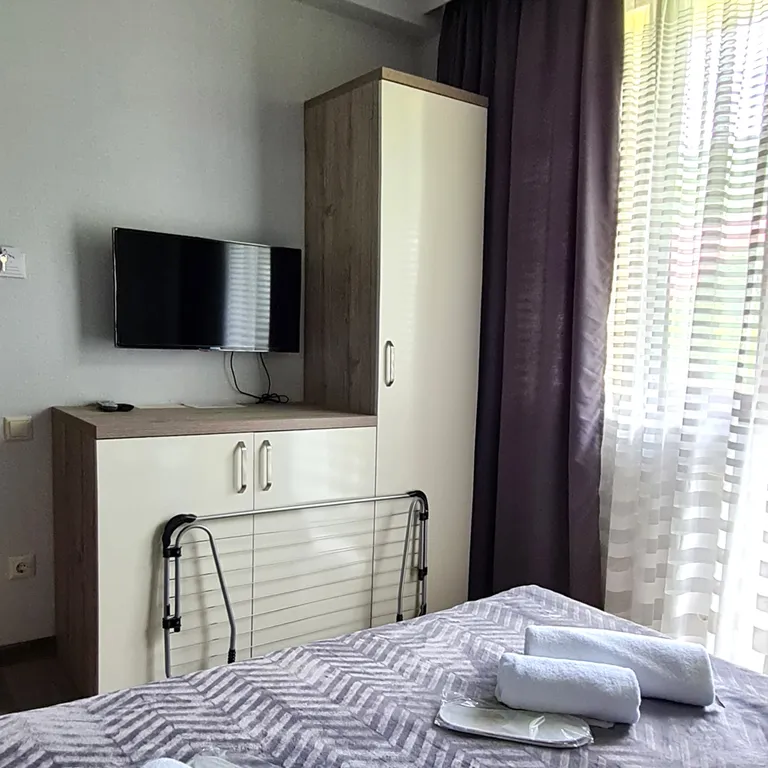 Студия у моря с балконом и видом на горы