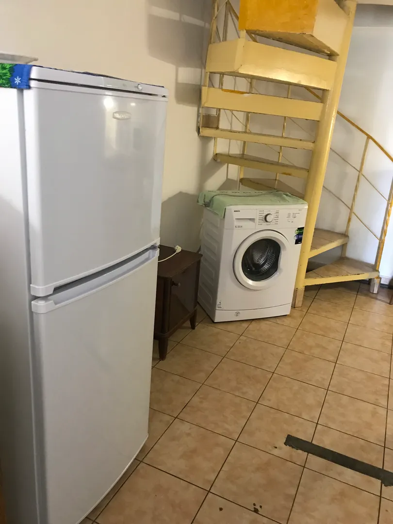 Холодильник новый и стиральная к вашим услугам