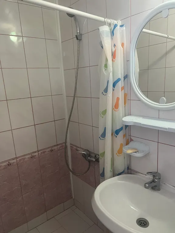 Номер с видом на хурму