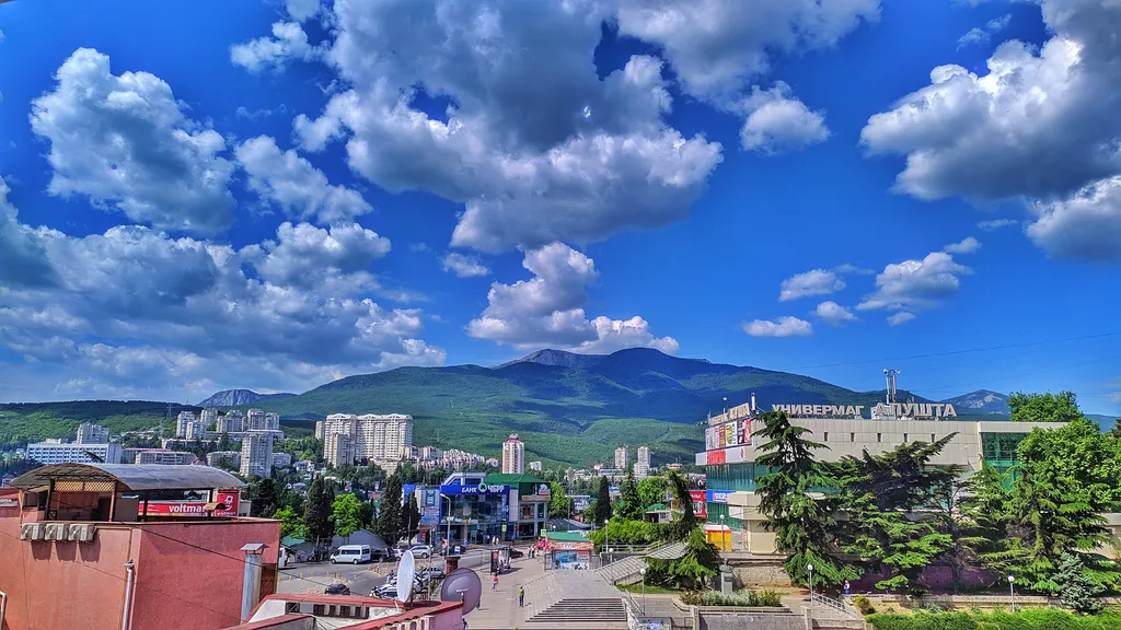 Трëхкомнатная видовая квартира в самом центре