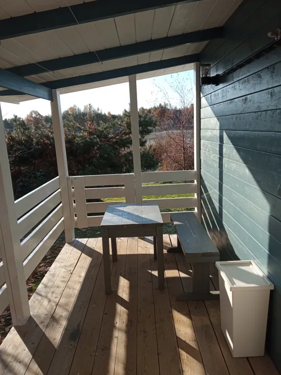 Домик у самого озера