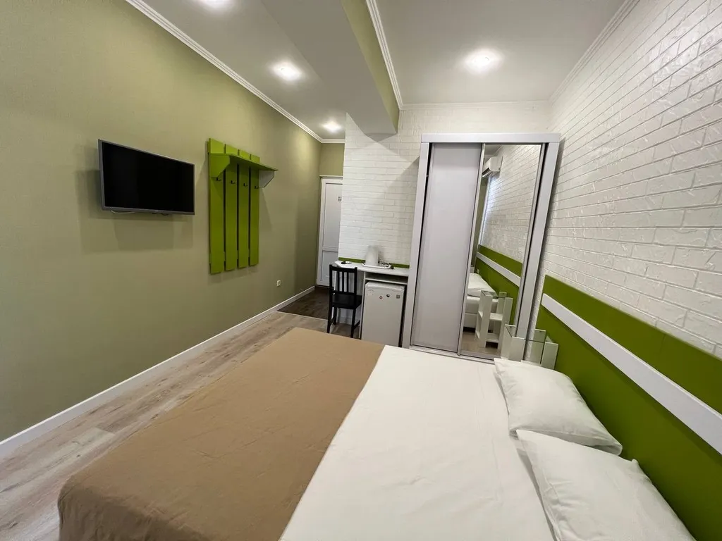 Квартира Двухместный номер с 2 кроватями или 1 двуспальной кроватью и балконом — аренда посуточно в Адлер