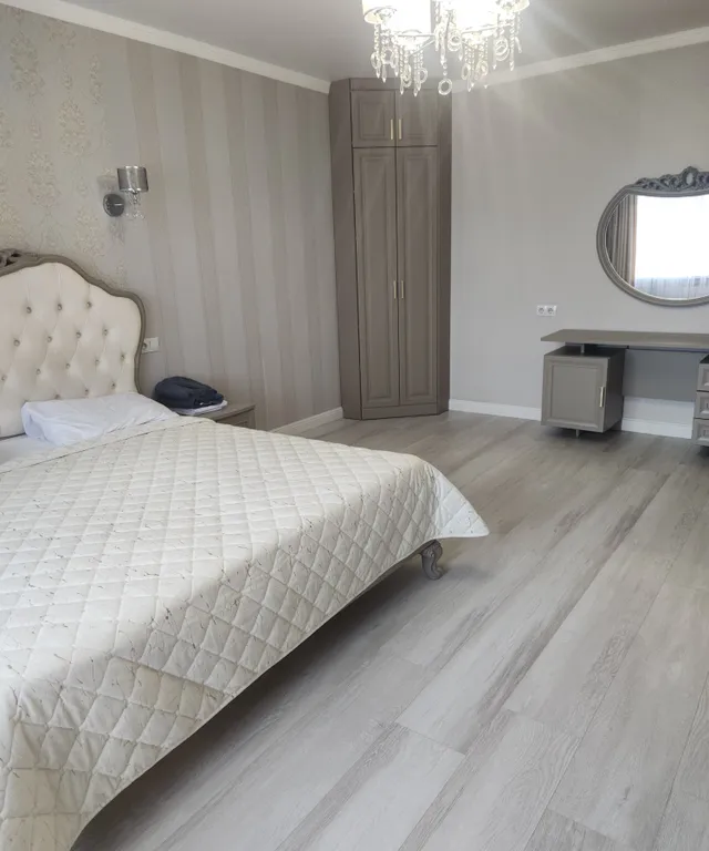 Большой дом с видом на гору