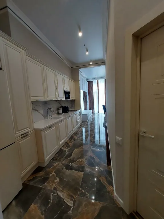 Апартамент в престижном доме на первой береговой линии