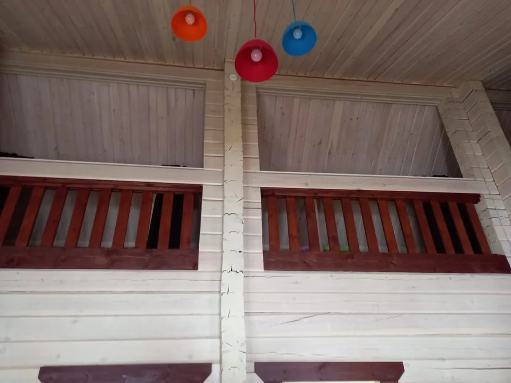 Уютный дом на берегу озера