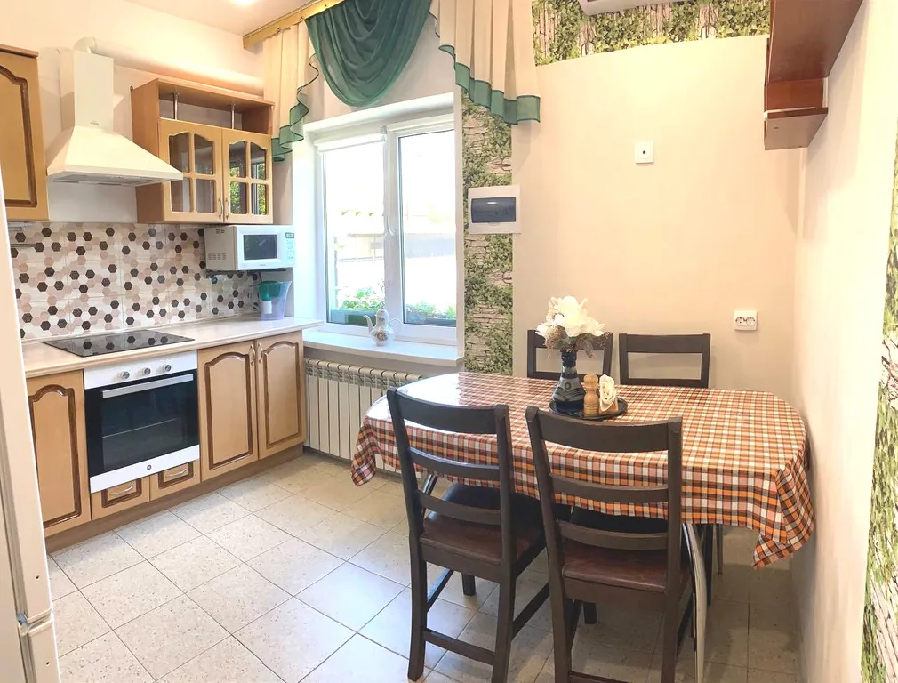 Семейный 3-х комнатный номер в тихом районе