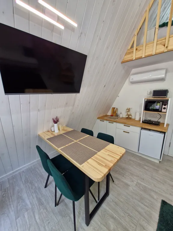 Домик с видом на лес