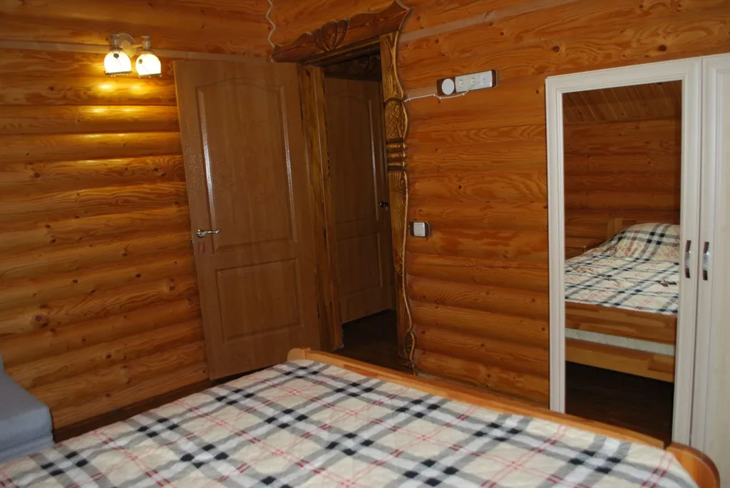 Деревянный сруб на Западном побережье Крыма