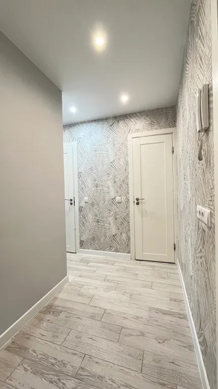 LUX-вид на озеро: светлая квартира в новом доме